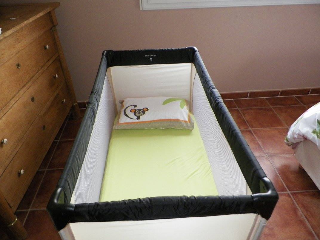 Lit bébé dans le gîte à Maresches